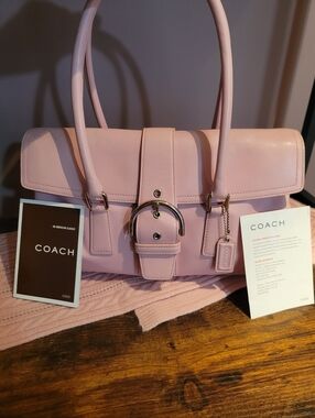 2004 Coach Hampton SOHO- Rare Petal color